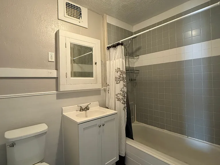 1911 Park Ave — Photo 7
