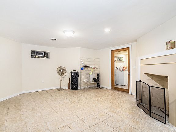 2nd image of 10025 S Kilbourn Ave
