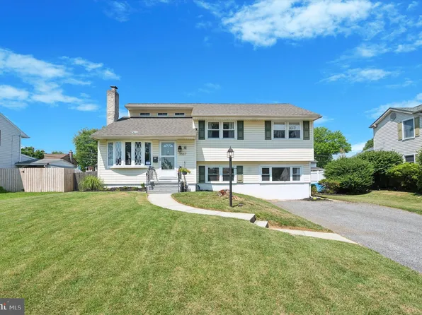 3667 Deepwater Ln, Brookhaven, PA 19015