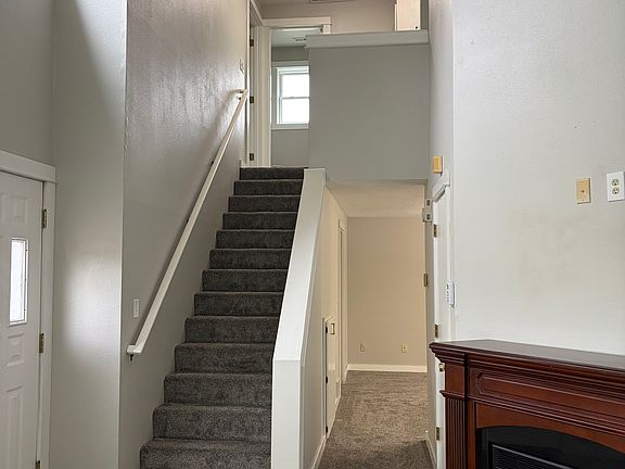 4th image of 2124 SE Scott Ave