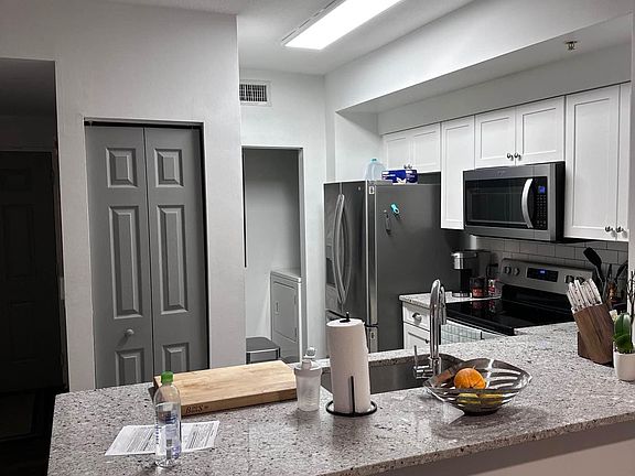 4th image of 744 Greenwich Dr