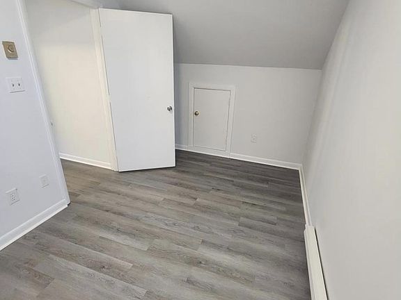 5th image of 10712 Jefferson Ave #E