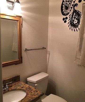 4th image of 1111 E 51st St