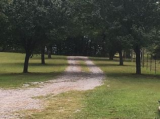 1105 Old County House Rd, Charlotte, TN 37036