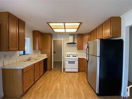 3rd image of 6800 Garden Ct #B