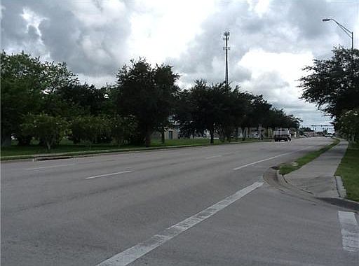 3rd image of 136 N Desoto Ave