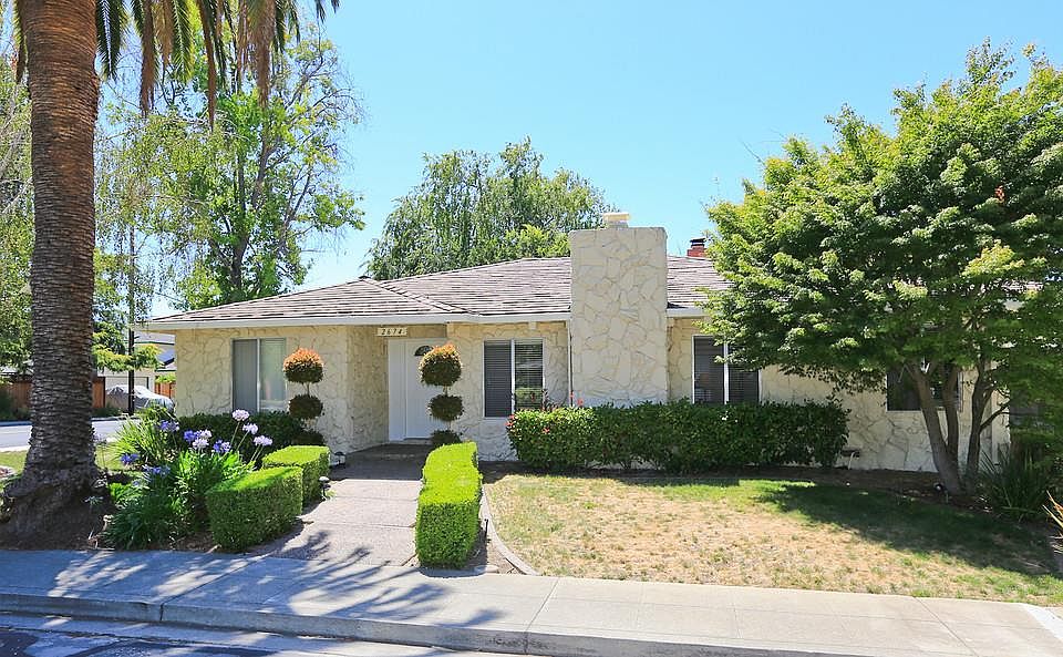 1st image of 2674 Saint Giles Ln
