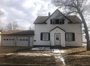 208 S 3rd St, Glen Ullin, ND 58631