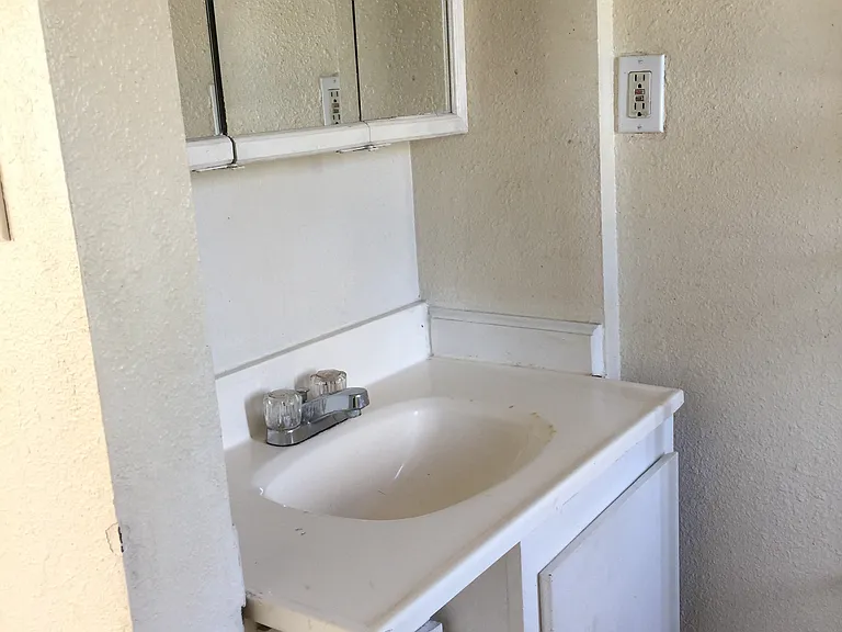 33141 Case St #B — Photo 3
