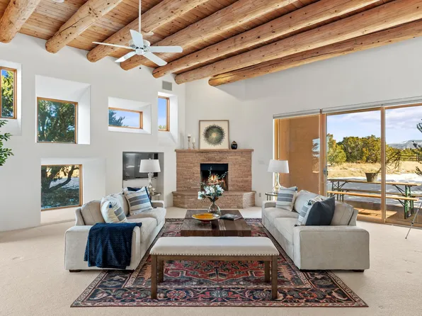 10 E Sand Sage, Santa Fe, NM 87506