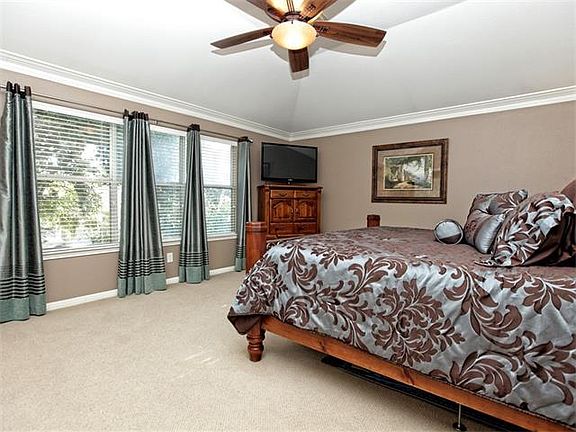 5th image of 2511 Plantation Dr