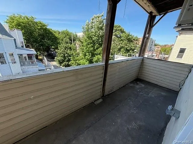 3 bed, 1.0 bath, 10000 sqft, $3,300 — Photo 4