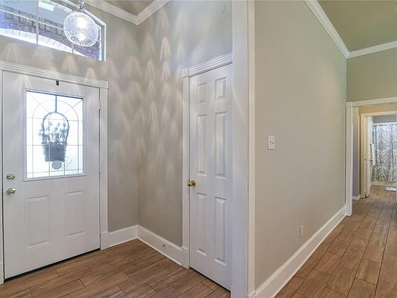 4th image of 7116 Royal Gate Dr
