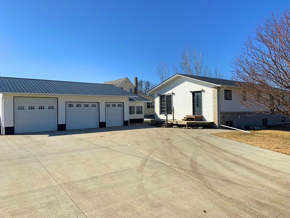 2nd image of 320 3rd St