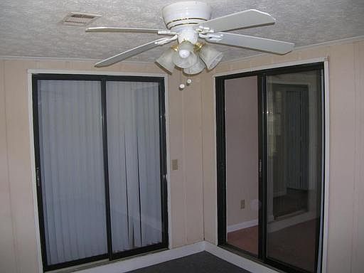 4th image of 386 Maltbie St
