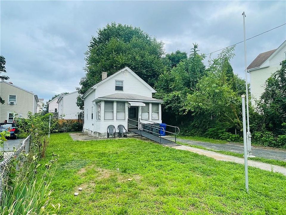 2nd image of 15 Lawn St