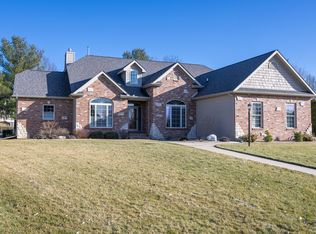 4702 Chestnut Grove Dr, Champaign, IL 61822