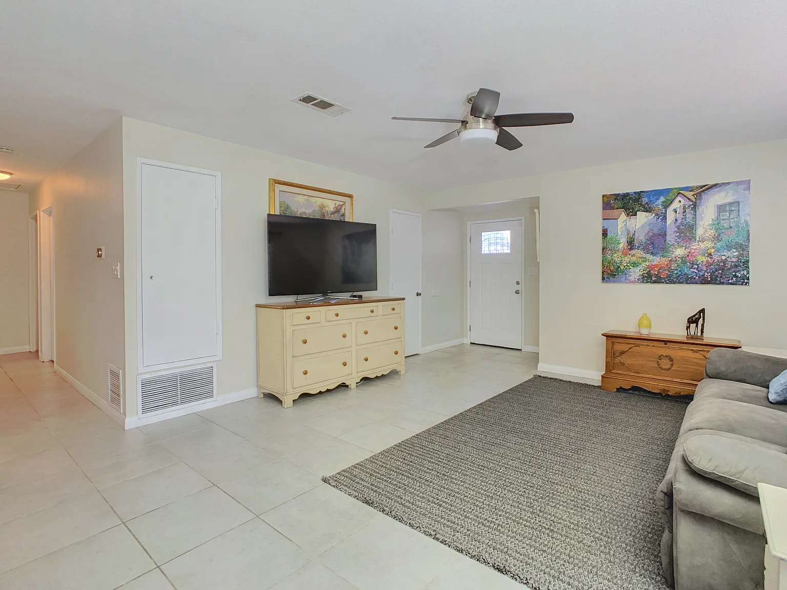 3 bed, 1200 sqft, $3,750 — Photo 2