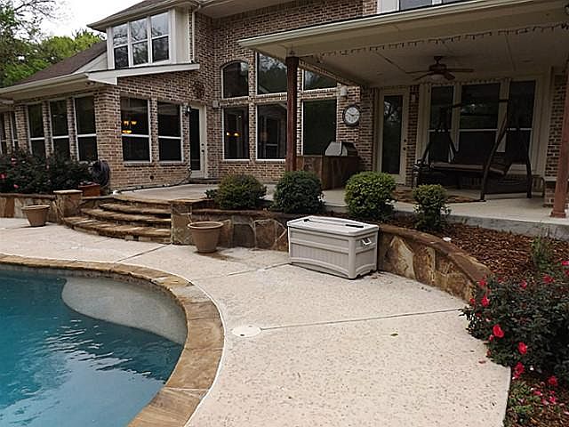 1st image of 30 Winding Hollow Ln