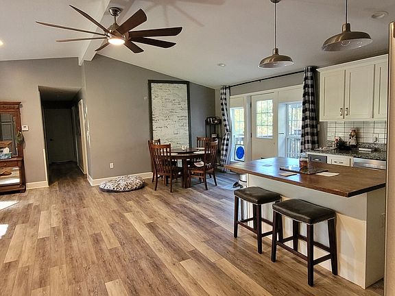 3rd image of 408 Sandy Rd