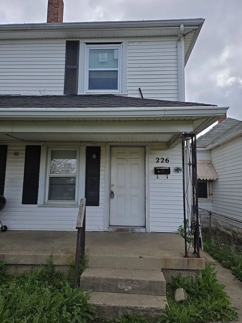 224-226 S Irwin St — Photo 2