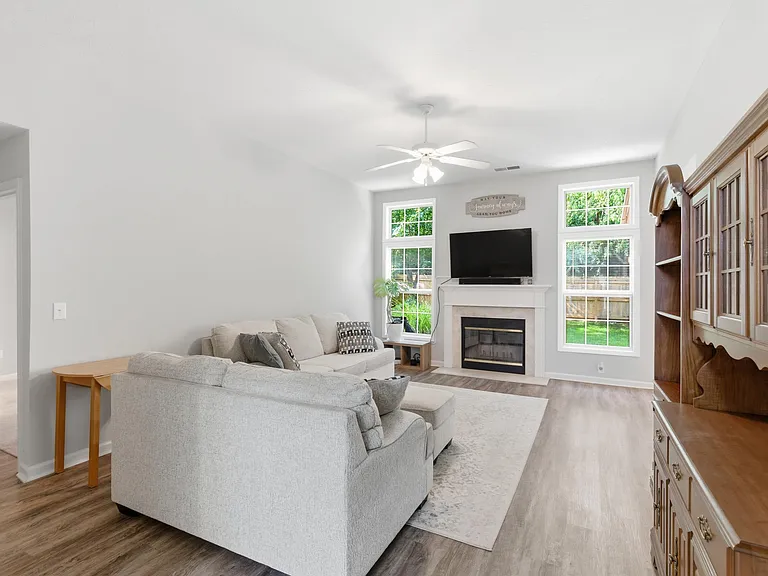 752 Rosslyns Dl — Photo 14