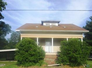 1821 Barton St, Harrisburg, IL 62946