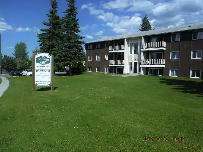 152 Tamarack Ave #1A