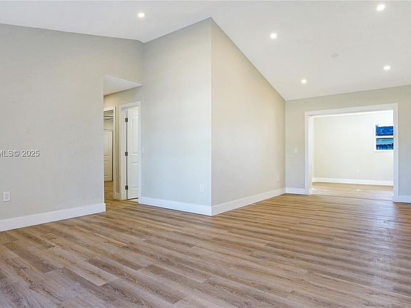 5th image of 11440 NW 46th Pl