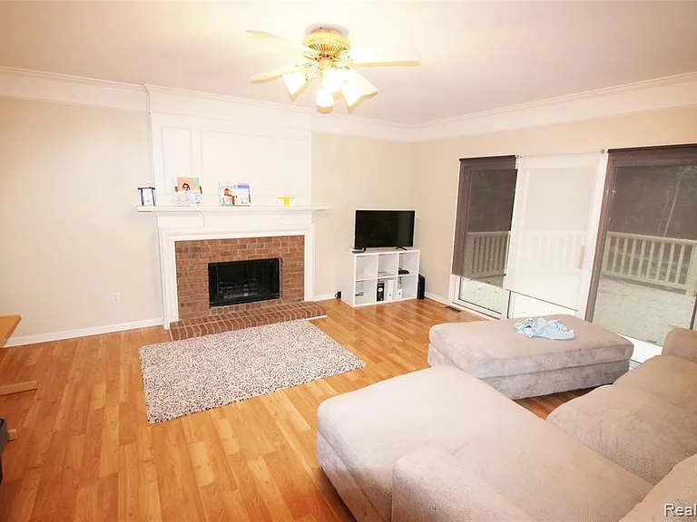193 Saxon Ct — Photo 5