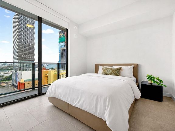 4th image of 121 NE 5th St #1913