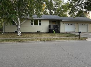 1312 Parkside Dr, Marshall, MN 56258