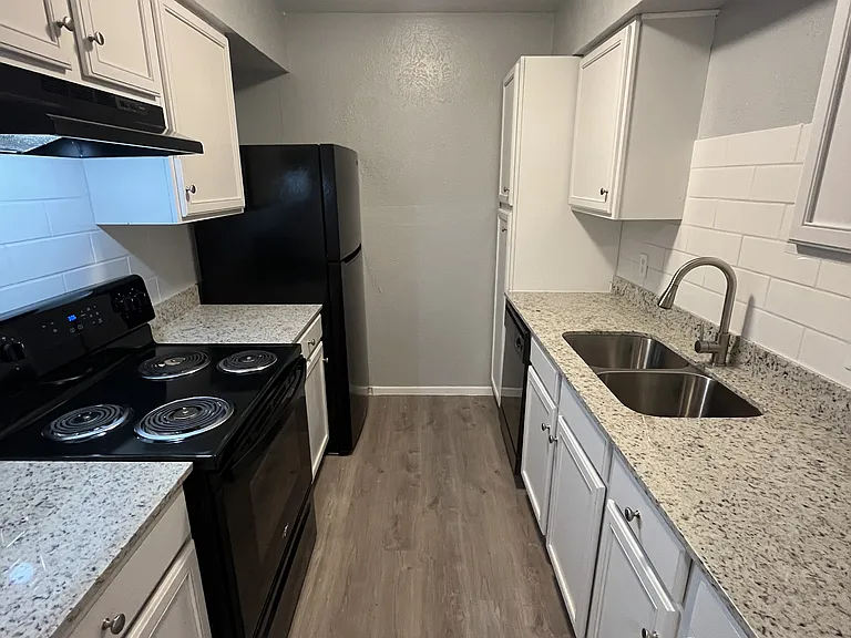 317 Cedar St — Photo 2