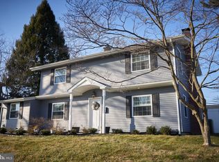 67 Turf Rd, Levittown, PA 19056