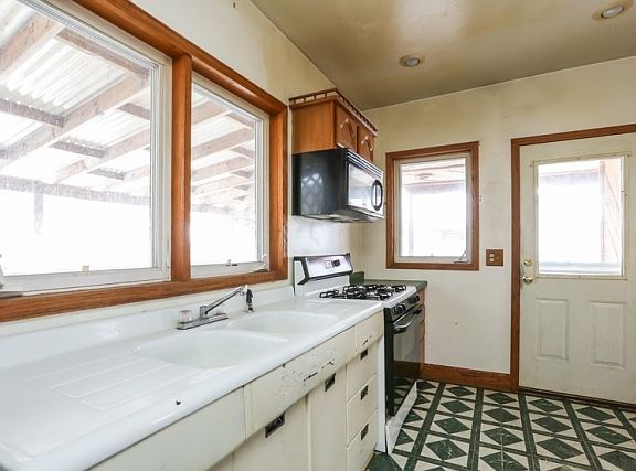 5th image of 417 Goodrich Ave