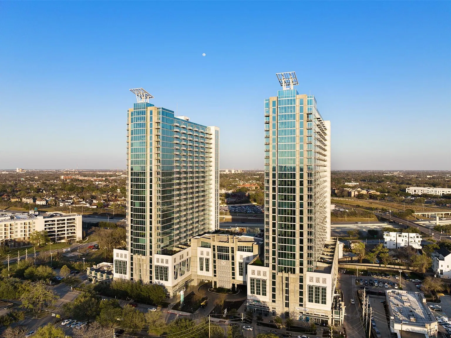 1 bed, 1.0 bath, 672 sqft, $1,850 — Photo 2