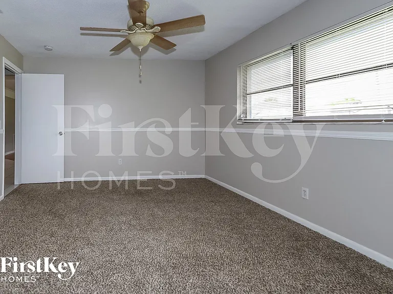 873 SW Curtis St — Photo 11