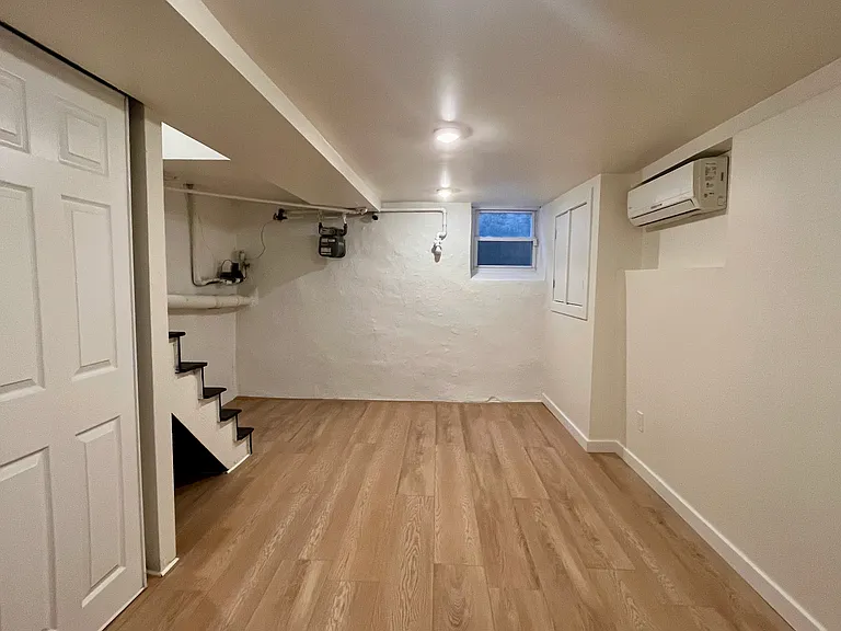 18 W Queen Ln #1 — Photo 10