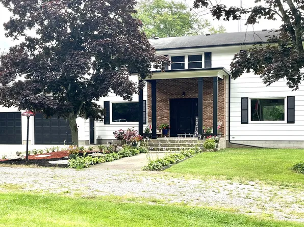 3877 Evergreen Ln, Benton Harbor, MI 49022