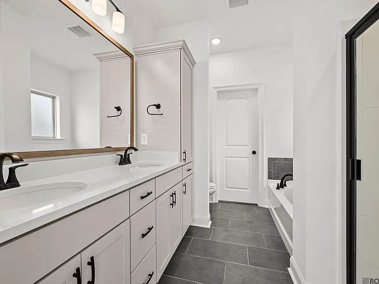 38405 Parliament Dr — Photo 11