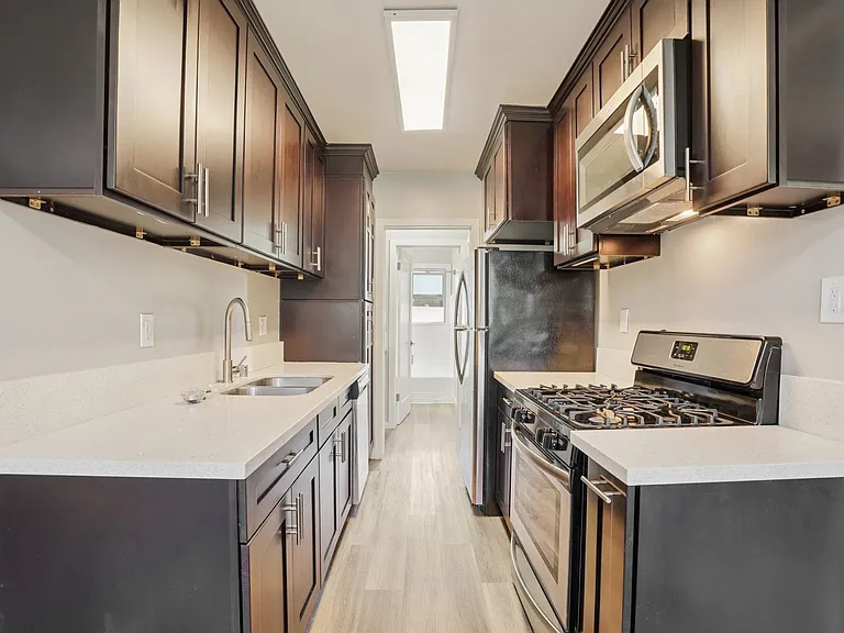 Ladera Apartments — Photo 9