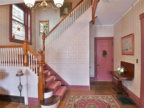 4th image of 12 Jewett Pl