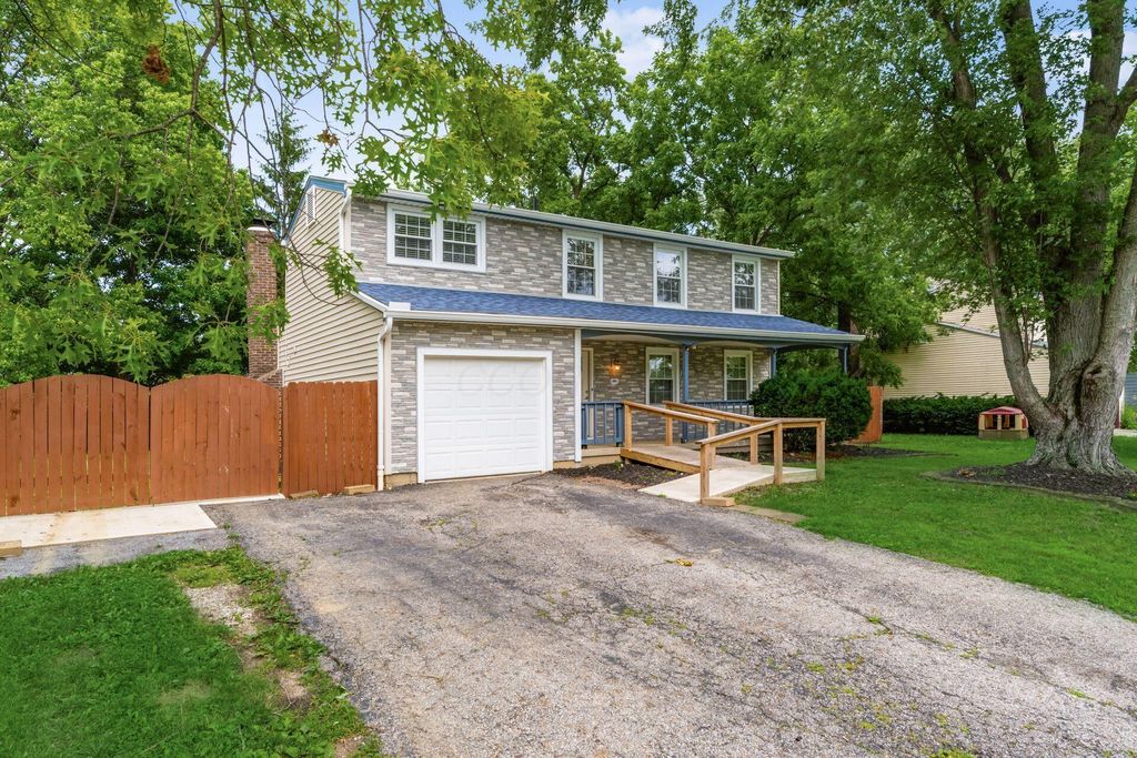 626 Pickerington Hills Dr, Pickerington, OH - View 2