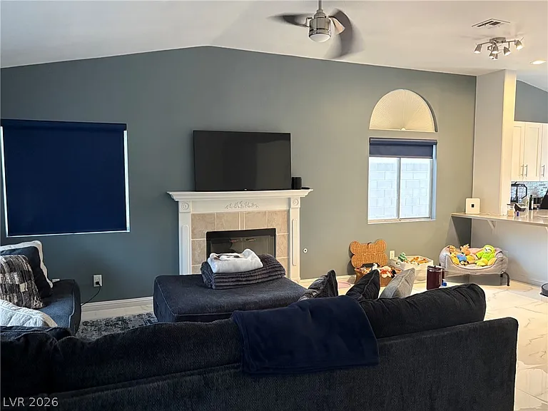4402 Cassandra Dr — Photo 2