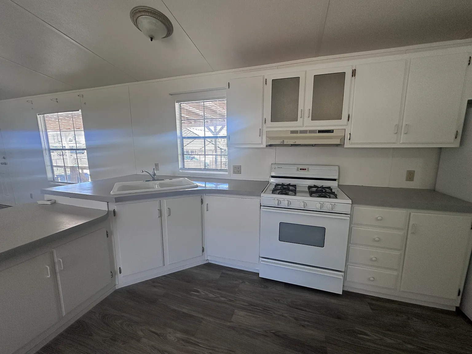 2 bed, 988 sqft, $1,600 — Photo 4