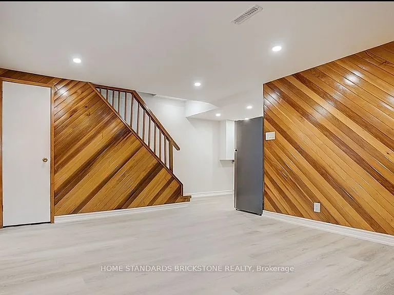24 Barrington Cres #BASEMENT — Photo 7