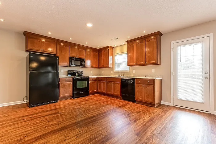 111 Bellevue Dr — Photo 7