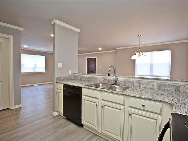 1253 N Rupple Rd — Photo 7