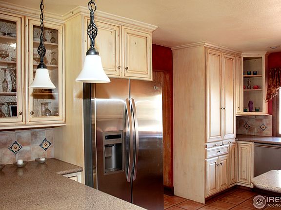 Kitchen/Stainless/Silestone/Crestwood cabinets