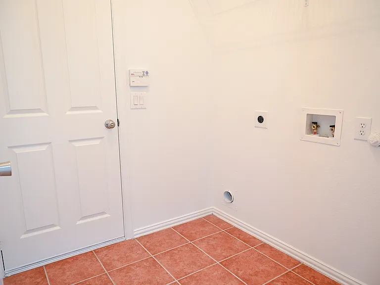 2204 Rockport Dr — Photo 11